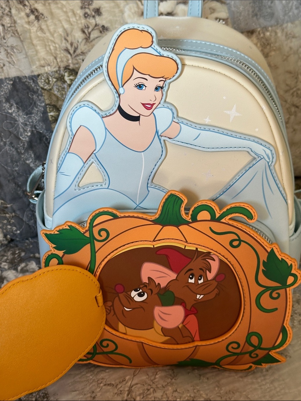 Beautiful Loungefly featuring Cinderella and mice (inside door) - new with tags - Picture 2 of 7